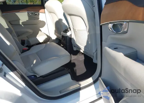 2022 Volvo Xc90 Recharge Plug-In Hybrid T8 Inscription Expression 6 Passenger from USA, damaged, VIN YV4BR00Z1N1820177